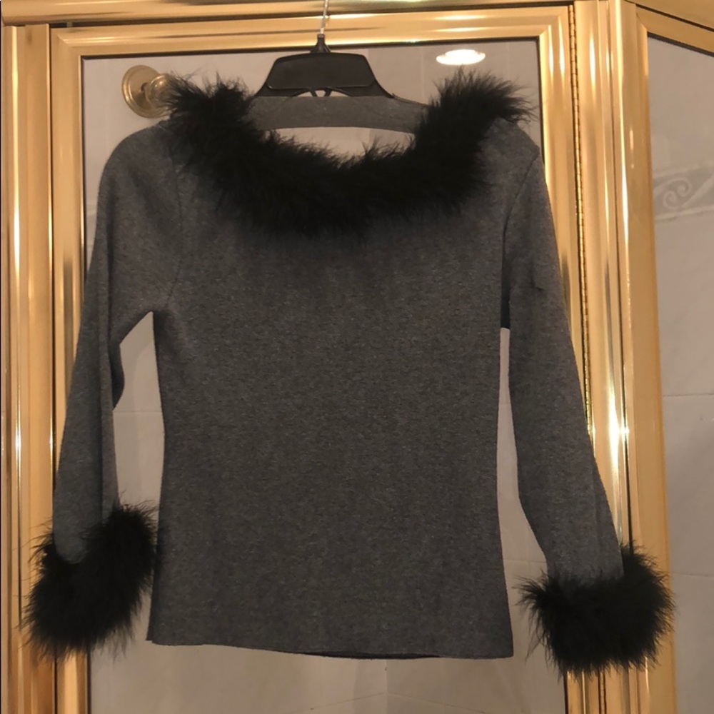 Gray shirt with feathers